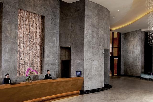 hotel reception and concierge services