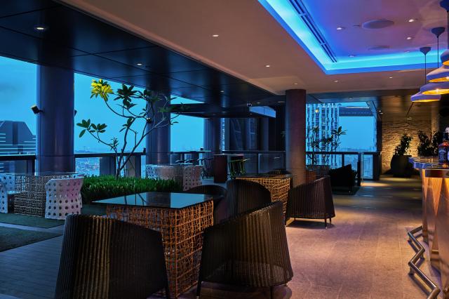 graffiti sky bar - rooftop bar in singapore